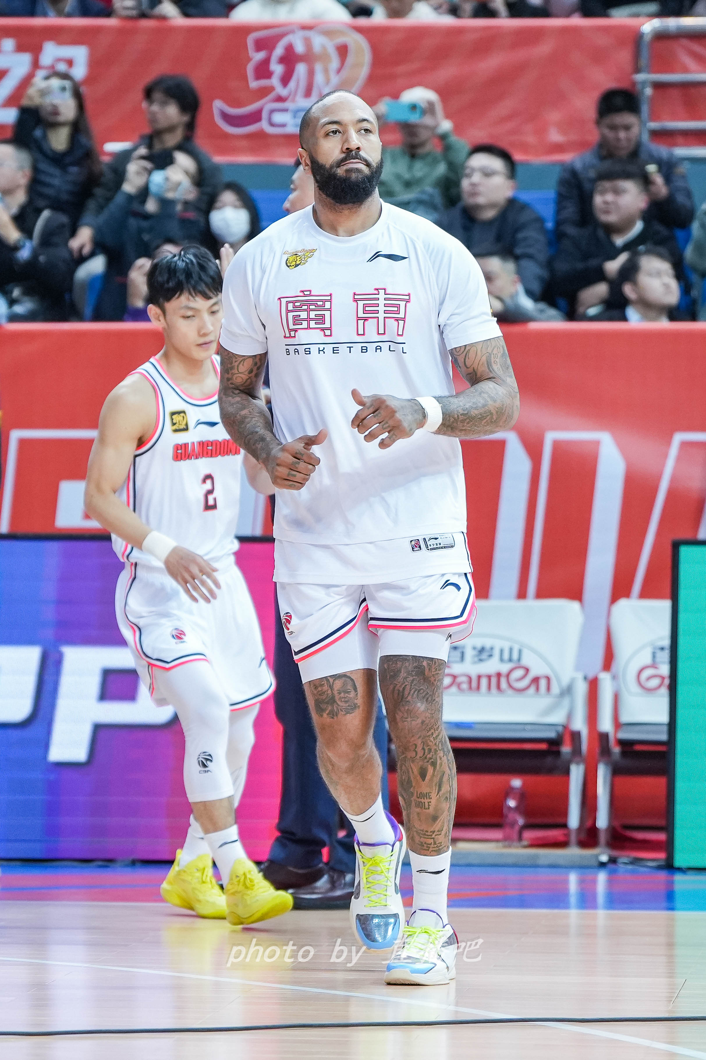  打得不錯！36歲吉倫沃特原本的第三外援卻成廣東男籃的真大腿