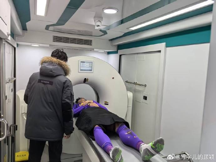  記者：謝維軍初步檢查無(wú)大礙，后續(xù)兩天還要注意觀察