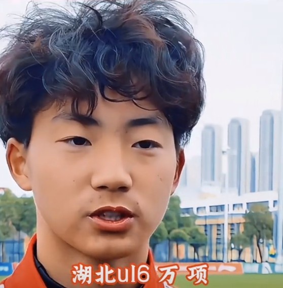  萬項談全運會吊射破門：發(fā)現(xiàn)門將站位不是很好，就很自信的射門