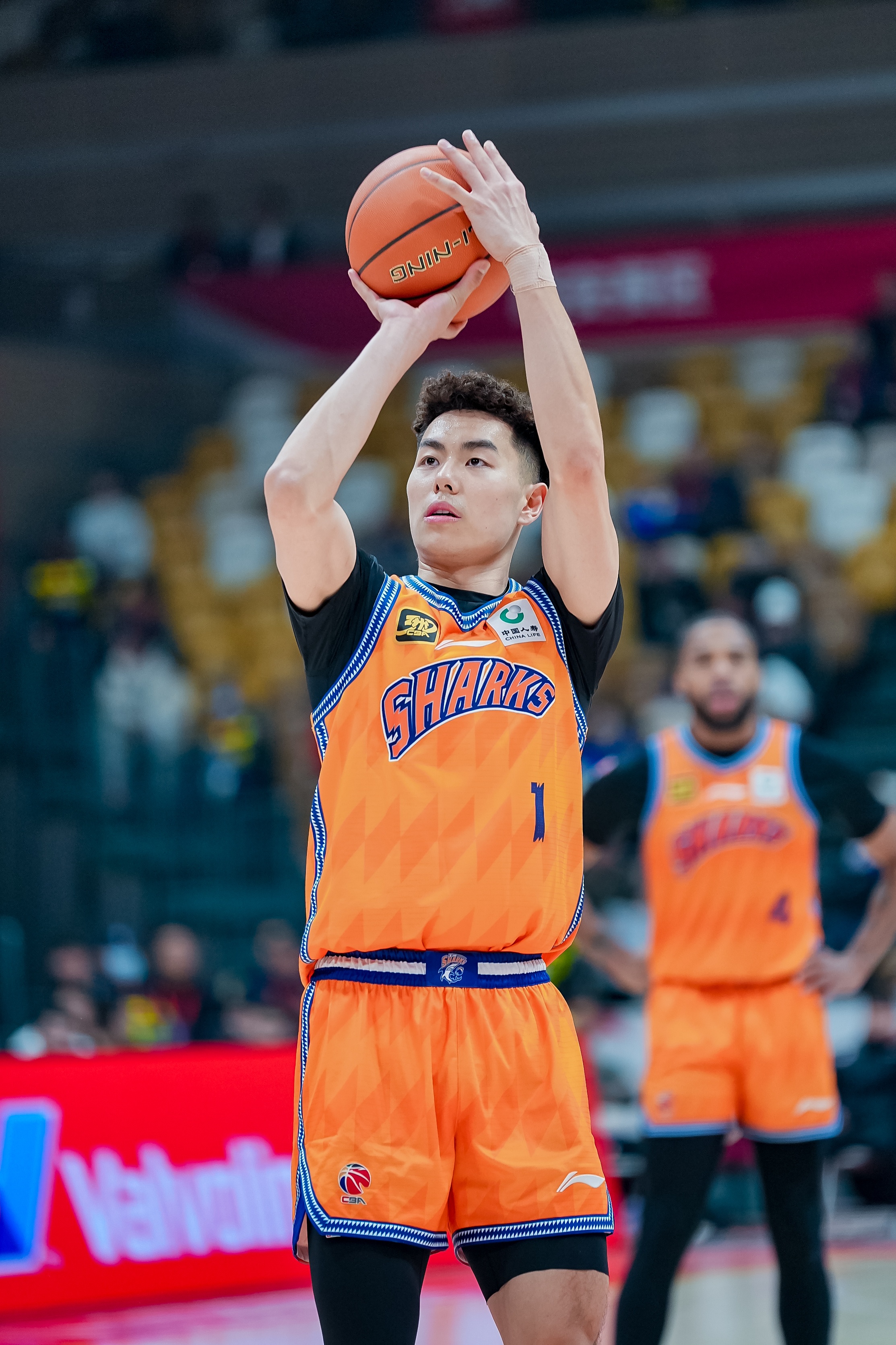  相當(dāng)高效！李添榮10中7&三分7中4拿全隊并列最高18分